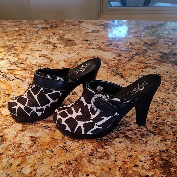 Women's Very Volatile animal print cowhide mules SZ 9 4.5" heel pre-owned. - Picture 2 of 16